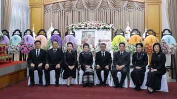 คณะผู้พิพากษาสมทบมีนบุรี ร่วมพิธีสวดพระอภิธรรม \'คุณแม่ฮง แซ่ตั้น\' สิริอายุ 103 ปี