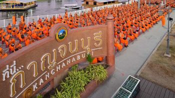 ‘กาญจนบุรี’ตักบาตรพระ 10,000 รูป ทำบุญเมือง 194 ปี ช่วยผู้ประสบภัยทั่วไทย