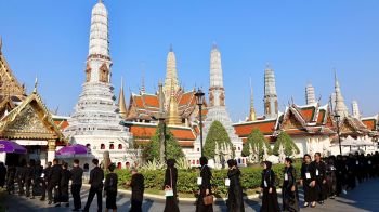 พสกนิกรเข้ากราบสักการะพระบรมศพ สมเด็จพระพันปีหลวง ด้วยความอาลัยรัก