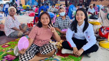 ‘ธีรรัตน์’แนะรัฐสนับสนุนฟรีอินเตอร์เน็ทให้ศูนย์พักพิงฯ ทุกจุด พบนักเรียนต้องจ่ายค่าเน็ทเอง