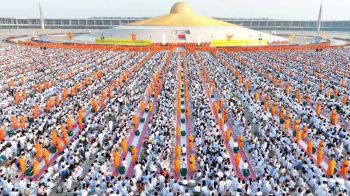 ‘วัดพระธรรมกาย’จัดกิจกรรมตักบาตรพระ 3,000 รูป ต้อนรับศักราชใหม่ 2569