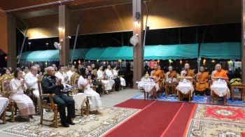 แม่ทัพภาคที่ 3 นำชาวน่านร่วมพิธี ‘สรงน้ำ’ พระธาตุแสงจันทร์นันทบุรี