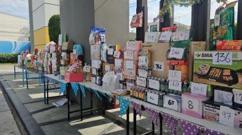 รปภ.แม่บ้าน คนสวน ปลื้ม ผู้อาศัยหมู่บ้านพาโนวิลเลจ แห่มอบของขวัญตอบแทน