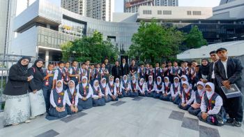 ‘ทรู ดิจิทัล พาร์ค’ต้อนรับคณะรร.สายบุรีอิสลามวิทยา สัมผัสเทคโนโลยีล้ำสมัย ณ CP-CoE และ Hyundai IONIQ Lab
