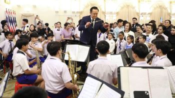 วันเด็กคึกคัก! ‘อนุทิน’พาทัวร์ทำเนียบ ทอ.โชว์‘เอฟ16-กริพเพน’