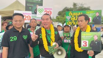 หมอวรงค์ บุกสามพราน นำ นายวุ่น ไร่ขิง ขึ้นรถแห่-เดินตลาด