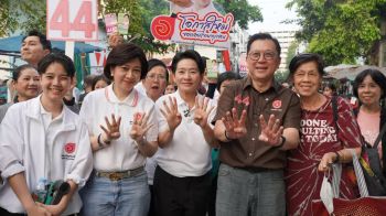 พรรคโอกาสใหม่ ลุยแฟลตดินแดง ฟังเสียงสะท้อนคนรากหญ้า มั่นใจประสบการณ์บริหารนำการเมือง