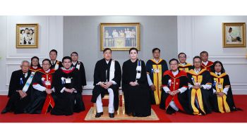 พระบาทสมเด็จพระเจ้าอยู่หัว และสมเด็จพระนางเจ้าฯ พระบรมราชินี  เสด็จฯไปพระราชทานปริญญาบัตร ม.ธรรมศาสตร์ ประจำปีการศึกษา 2567