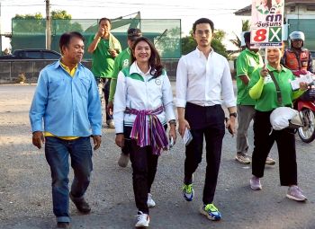 ตั๊ก–อัยรินทร์ ควง โย คณากร อินฟลูฯ คนดังวงการข่าว ลงพื้นที่ตลาดปู่โพธิ์ ขอคะแนนเสียง