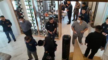 ตร.บุกค้นบ้าน‘มินนี่’ เจ้าแม่เว็บพนันดัง ล่าพี่สาวพบมีเอี่ยว เงินหมุนเวียน680ล.