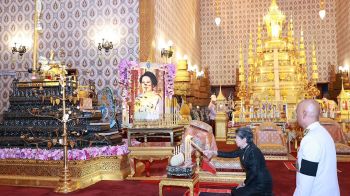 พระราชวงศ์ องคมนตรี บำเพ็ญพระราชกุศลสตมวาร 100 วัน ถวายพระบรมศพ สมเด็จพระพันปีหลวง