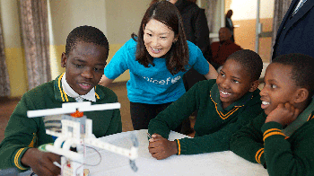 บีเอ็มดับเบิลยู กรุ๊ป และยูนิเซฟ ขยายโอกาสทางการศึกษาให้เยาวชนกว่า 330,000 คน