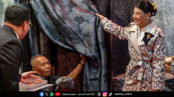 เจ้าฟ้าสิริวัณณวรีฯ เสด็จไปทรงมีพระวินิจฉัยผลงานผ้าและงานหัตถกรรมของสมาชิกศิลปาชีพ