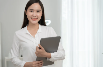 หน้าพังแก้ยาก! รู้ทันวิธีเลือกคลินิกเสริมความงามให้ได้มาตรฐาน ตรวจสอบยาแท้เครื่องแท้ได้ทุกขั้นตอน พร้อมคำแนะนำโดยทีมแพทย์ผู้เชี่ยวชาญ