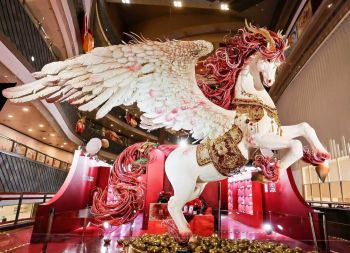 ฉลองตรุษจีนฉบับ “มรดกโลก” ครั้งแรกที่เซี่ยงไฮ้! ยลโฉมประติมากรรมน้ำตาลปั้น\'อาชาสวรรค์\' สูง 4 เมตร