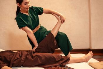 สกู๊ปพิเศษ : เจาะลึก! ‘นวดแผนไทย’ ศาสตร์ด้านการแพทย์แผนไทยที่ยังคงอยู่ในทุกยุคสมัย