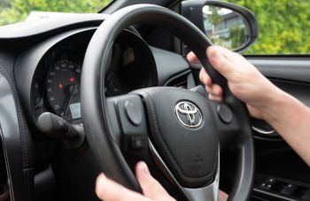 ซื้อรถมือสองอย่างไรให้มั่นใจ เลือก Toyota Sure