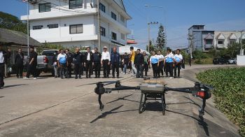 โคราชไอเดียเจ๋งใช้โดรนบิน ทดสอบฉีดสารกำจัดผักตบ