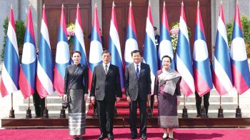 ในหลวง-พระราชินี  เยือนสปป.ลาว  รับเสด็จสมพระเกียรติ