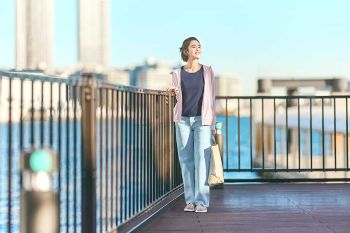 สู้แดดเมืองไทย ! เคล็ดลับซื้อเสื้อกัน UV แขนไม่ดำ เย็นสบาย