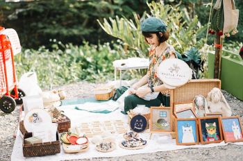 จากห้องเรียนสู่เส้นทางศิลปิน : ศิษย์เก่า DPU สร้างอาชีพนักวาดภาพประกอบ พร้อมต่อยอดสู่แบรนด์ Mistle Folk