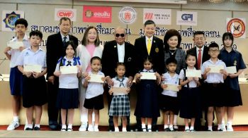 ส.ช่างภาพข่าวสื่อมวลชนมอบทุนการศึกษาพร้อมเลือก ‘นายกฯสุรชัย’ นั่งเก้าอี้ต่อ