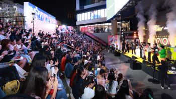 8 หนุ่ม T-Pop วง iZ นั่งแท่นพรีเซ็นเตอร์ ไรซ์ บัดดี้ (Rise Buddy) ขนมข้าวอบกรอบจากข้าวไทย 100%