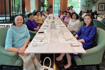 ‘ภรณี ลีนุตพงษ์’ พร้อมเพื่อนๆ ผู้พิพากษาสมทบ ศาลเยาวชนฯ นัดนุ่งผ้าซิ่นคลายร้อน ย้อนวันวานครั้นเคยร่วมงาน