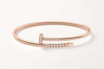 5 ไอเดียใส่กำไล Cartier แมตช์ลุคสวยได้ทุกวัน