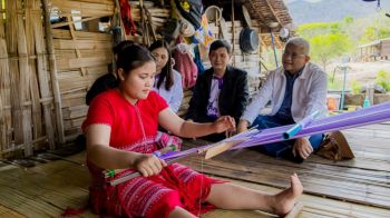 ‘หัวใจข้ามสายน้ำ’ เส้นทางการศึกษาของ ‘เด็กหลังขุนเขา’ ณ หมู่บ้านเหนือเขื่อนภูมิพล