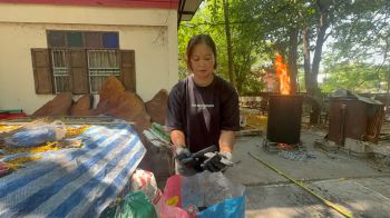 อ่างทองไอเดียเจ๋ง! ‘ผลิตถ่านไร้ควัน’ จากเศษไม้ไร้ค่า-ร้านปิ้งย่างจองเกลี้ยง