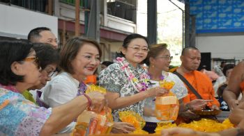 รองปลัดเปิดงานสงกรานต์เขตทุ่งครุ