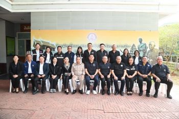 รมว.พม. นำทีมลุยแก้ปัญหาที่อยู่อาศัยผู้มีรายได้น้อย ริมรางรถไฟเมืองย่าโม พร้อมหนุนกองทุนสวัสดิการชุมชนช่วยกลุ่มเปราะบาง