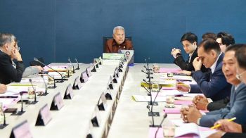 6พรรคทึ้งเก้าอี้กมธ. แบ่งเค้กกันไม่ลงตัว