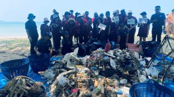 ชาวตะกั่วป่าผนึกกำลัง! ‘วันคุ้มครองโลก’ ปลูกป่า-เก็บขยะกู้คืนระบบนิเวศชายฝั่งพังงา