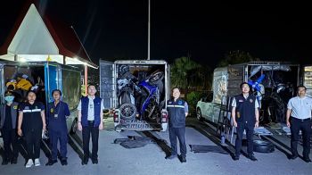 กัดไม่มีปล่อย! ‘ศุลกากรช่องจอม’ ไล่ล่าแก๊งตู้ทึบซุกมอเตอร์ไซค์กว่า 30 คัน หวั่นขโมยในไทยส่งไปเขมร