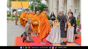 สมเด็จพระกนิษฐาธิราชเจ้าฯ  เสด็จฯไปทรงบาตร  เนื่องในโอกาสครบรอบ 133 ปี สภากาชาดไทย