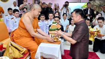 ‘นายกฯ อนุทิน’ นำคณะ ถวายมุทิตาสักการะ พระราชวชิรธรรมโฆษิต (เจ้าคุณต้น) วัดระฆังโฆสิตาราม วรมหาวิหาร เขตบางกอกน้อย กรุงเทพมหานคร