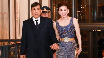 ฉลองพระองค์ในสมเด็จพระนางเจ้าฯ พระบรมราชินี เสด็จฯ เยือนราชอาณาจักรสวีเดน พระราชณิธานอันแน่วแน่ในการ ‘สืบสาน รักษา และต่อยอด’ งานหัตถศิลป์ไทยสู่สากล