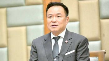 ปลัดมหาดไทย ‘นายกฯ อนุทิน’ กำชับผู้ว่าฯ-ผู้การตำรวจ ทั่วประเทศ บังคับใช้กฎหมายเข้ม พบการกระทำผิด ไม่ว่าคนไทยหรือต่างชาติ ต้องดำเนินการขั้นเด็ดขาด