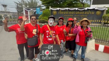 แดงเฮสิ้นสุดการรอคอย  ทักษิณพ้นคุก