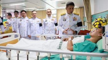 ในหลวง โปรดเกล้าฯให้ผู้ว่าฯนราธิวาส เชิญสิ่งของพระราชทาน มอบกำลังพลบาดเจ็บเหตุคนร้ายลอบวางระเบิด