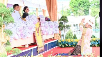 เสี่ยงทายพืชมงคล ปีนี้น้ำน้อย อนุทินเก็บเมล็ดพันธุ์ข้าว เตรียมนำเอาไปปลูกที่นา