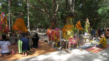 สกู๊ปพิเศษ : เปิดตำนานเขาดานพระบาท นมัสการพระมงคลมิ่งเมือง ให้อยู่เย็นเป็นสุข ที่ จังหวัดอำนาจเจริญ