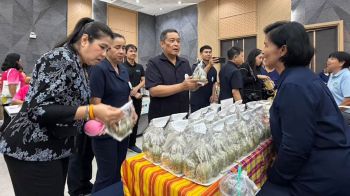 ผวจ.ปทุมธานีลุย เปิดคลินิกเกษตร ยกระดับคุณภาพ