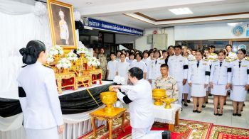 คณะวัดพระธรรมกาย-พสกนิกรคลองหลวง ถวายน้ำสรงพระศพ เบื้องหน้าพระรูป‘เจ้าฟ้าพัชรกิติยาภาฯ’