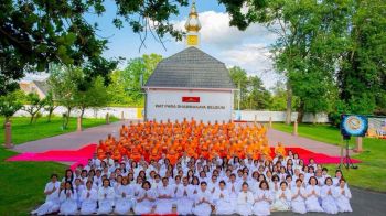 ‘บวชหมู่’ 38 พระยุโรป ล้นโบสถ์วัดพระธรรมกายเบลเยียม