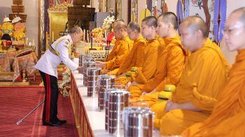 พระองค์เจ้าเฉลิมศึกยุคล ทรงถวายภัตตาหารเช้า พระพิธีธรรมสวดพระอภิธรรมพระศพ เจ้าฟ้าพัชรกิติยาภาฯ
