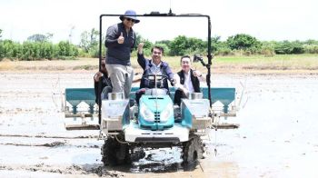 \'สุริยะ\'เปิดงานติดตามต้นแบบผลิตข้าวคาร์บอนต่ำสุพรรณบุรี หนุนเกษตรกรสู่การทำนายุคใหม่
