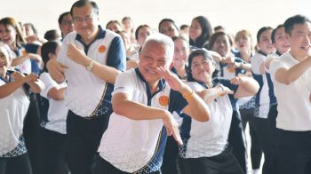โสภณ โชว์เต้นแอโรบิก เปิดกิจกรรม คนสภาฯไร้พุง มุ่งสู่การเป็นองค์กรแห่งความสุข